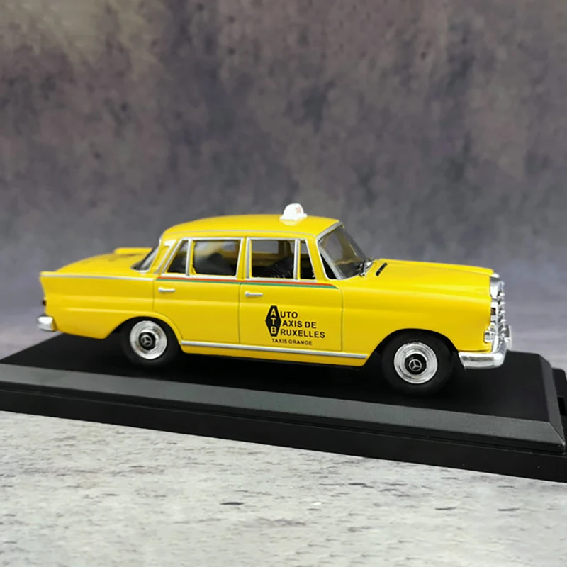 Mercedes Benz 200D Taxi Diecast Model 1/43 4 Mercedes Benz 200D Taxi Diecast Model 1/43 - Image 4