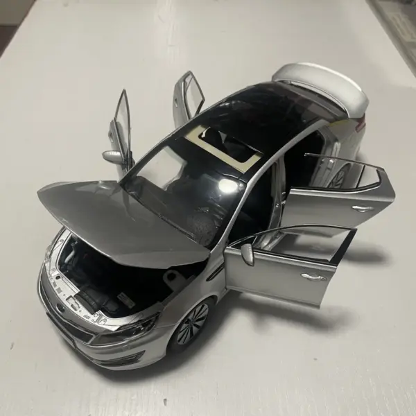 KIA K5 Sedan 2011 Die-cast Model 1:18 Scale - Image 6