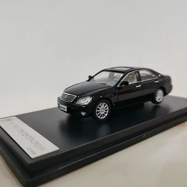 1:64 Scale CROWN 12th Gen Alloy Car Model - Image 4