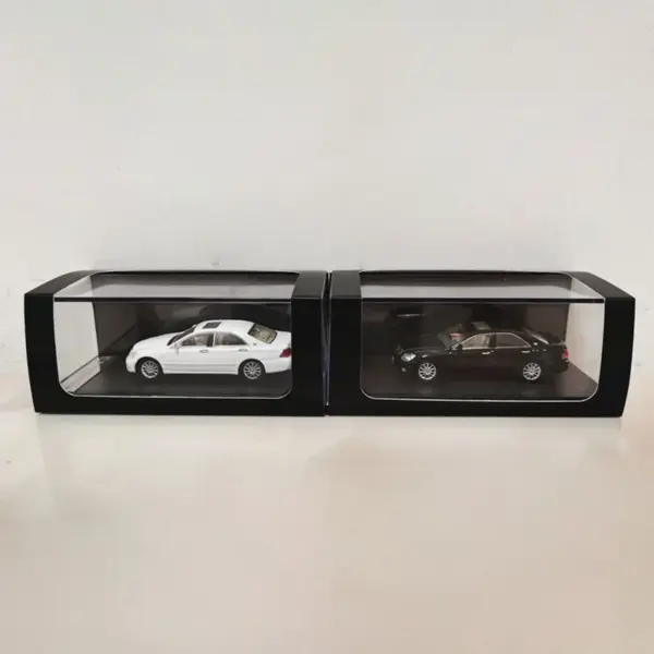 1:64 Scale CROWN 12th Gen Alloy Car Model - Image 5