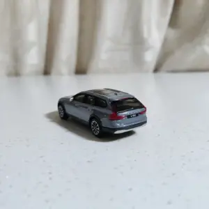 1:64 V90 Diecast Car Model Collectible 8 S5b598db625514b5591ee0beff0aebadal