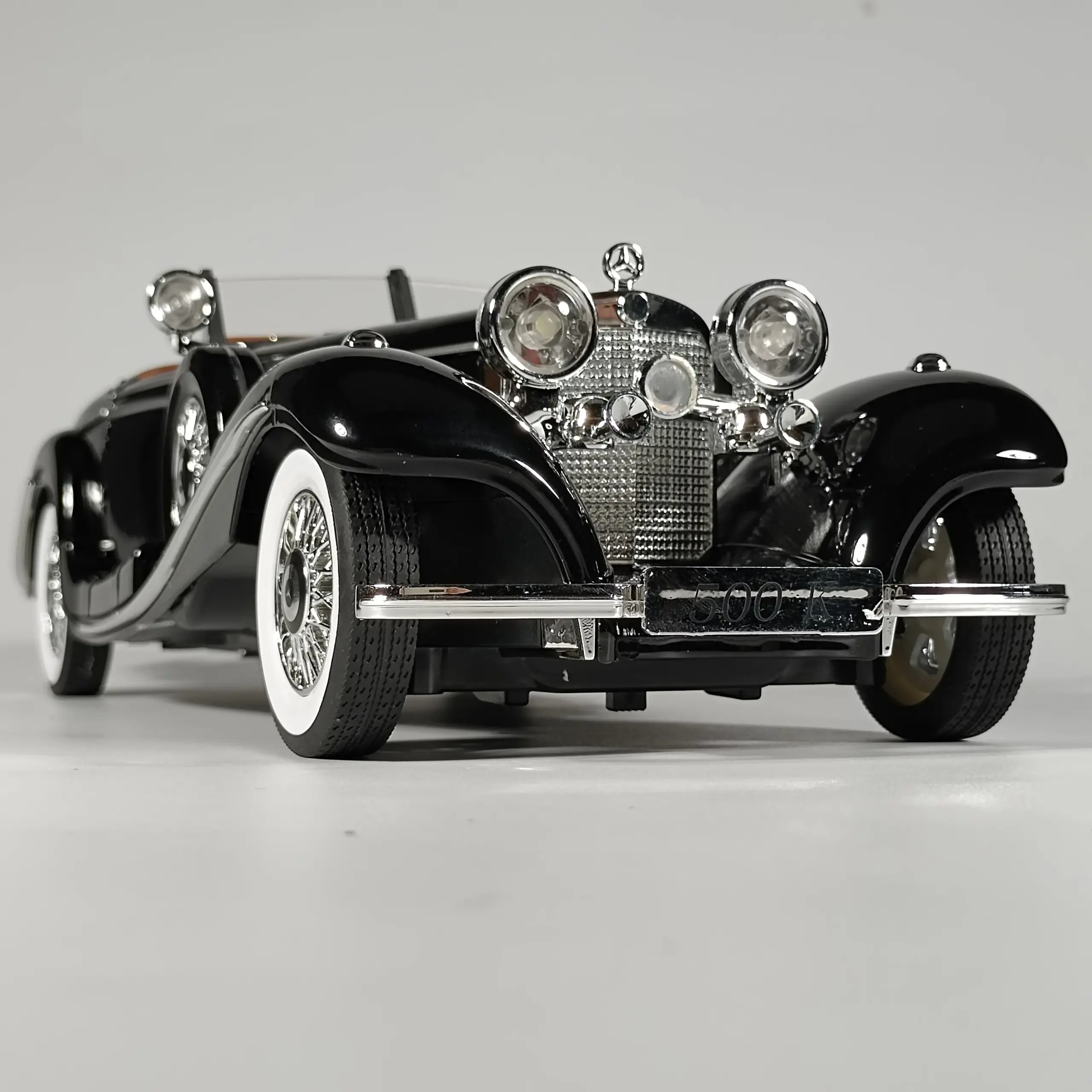 1:18 Maisto 1936 Classic Car Diecast Model 5 1:18 Maisto 1936 Classic Car Diecast Model - Image 5