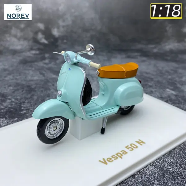 NOREV 1/18 Vespa Primavera Motorcycle Model - Image 9