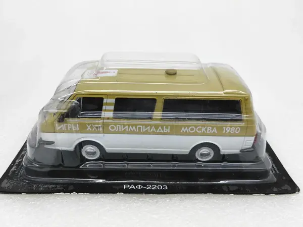 Latvian RAF 2203 1:43 Diecast Model Car - Image 7