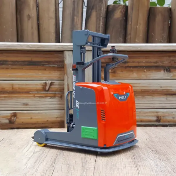 1:15 Scale HELI AGV Forklift Alloy Model for Display - Image 4