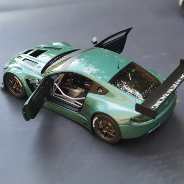 AUTOART 1:18 Aston Martin Vantage V12 GT3 Model - Image 5