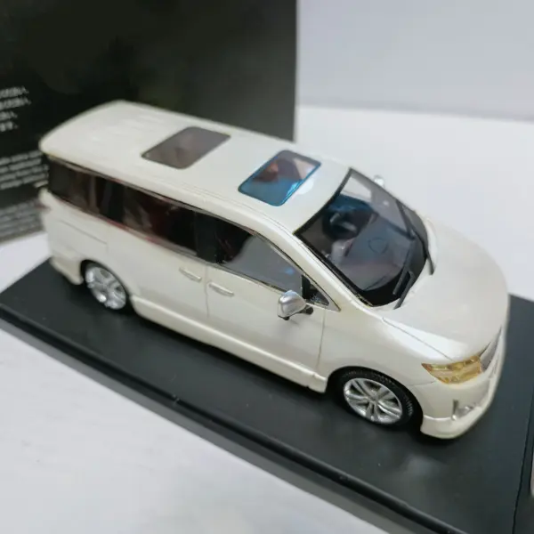 Resin Nissan Highway Star 1:43 Model Collectible - Image 3