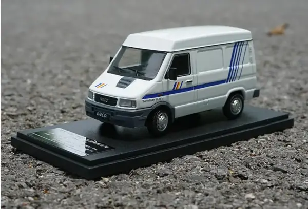 1:43 Nanjing Leap Forward Iveco Truck Model - Image 5