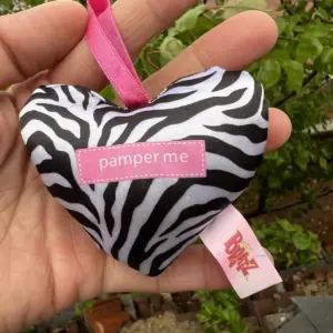 S62300e11575f456da3e3568381579145U 4