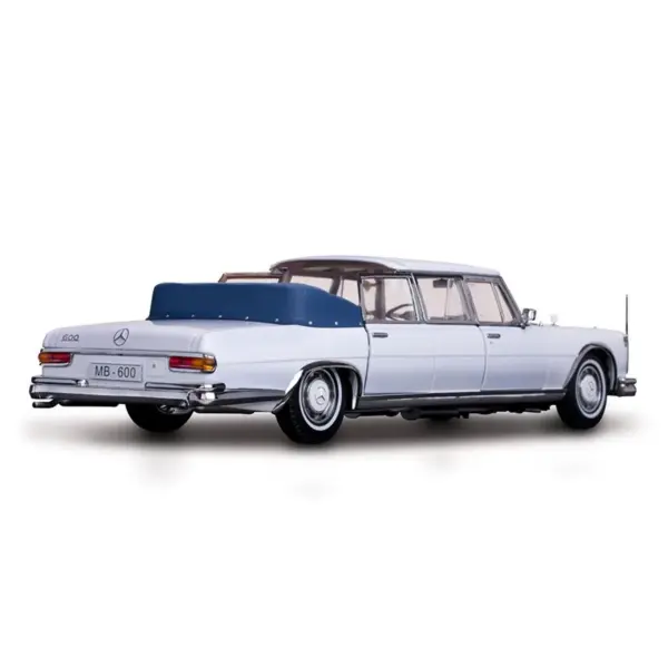 SunStar 1:18 Scale 1966 Pullman Alloy Classic Car Model - Image 2