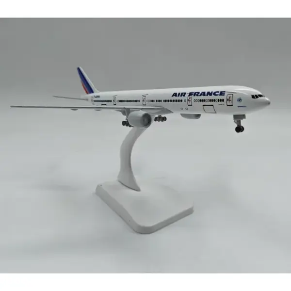 Diecast Air France B777-300ER Model 1/400 - Image 2