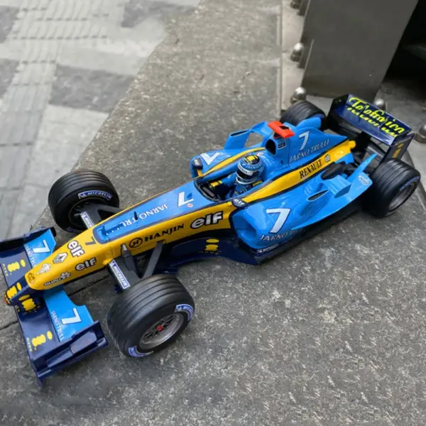 1/18 Scale F1 R24 2004 Showpiece Car Model - Image 2