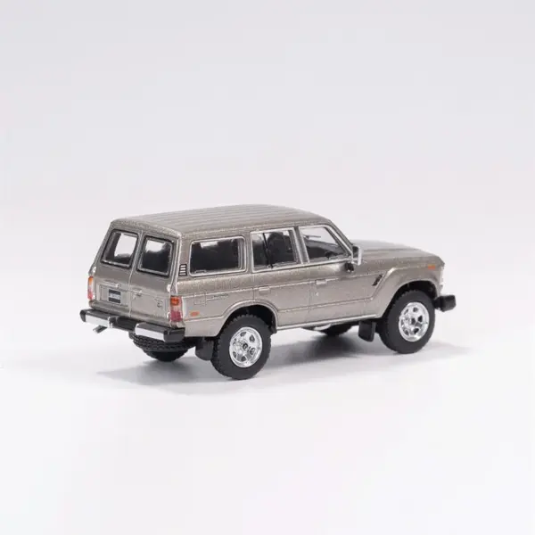 1/64 Scale Alloy Car Model JERRRen - Image 5