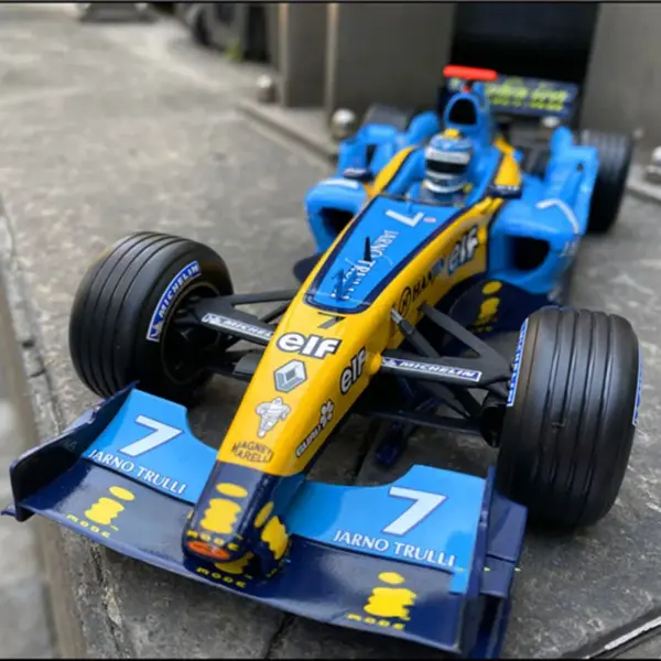 1/18 Scale F1 R24 2004 Showpiece Car Model - Image 3