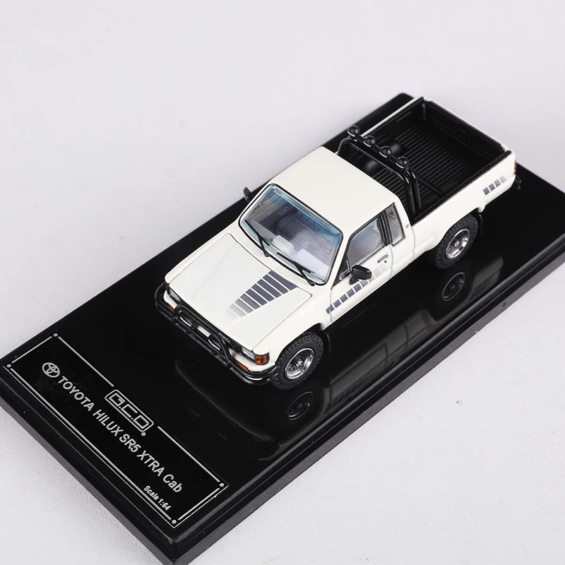 GCD 1:64 HILUX SR5 XTRA Cab Model Car 4 GCD 1:64 HILUX SR5 XTRA Cab Model Car - Image 4