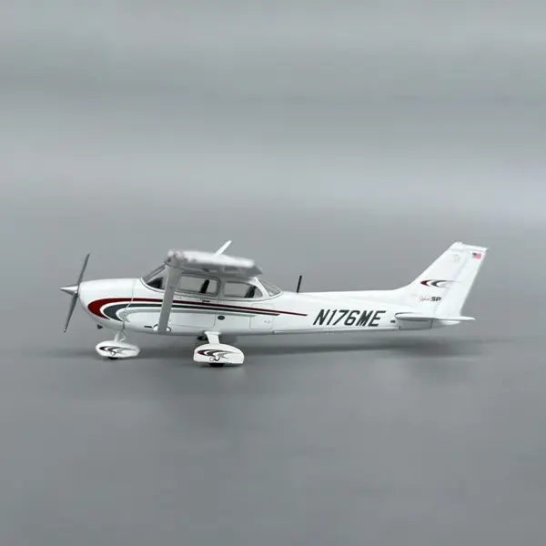 Cessna 172L Diecast Model N926MN 1/72 Scale - Image 3