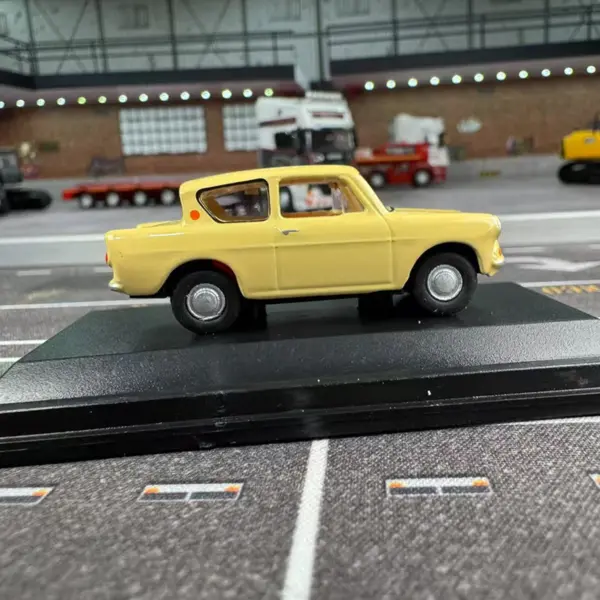 OXFORD 1:76 Flying Ford Anglia Diecast Model - Image 4
