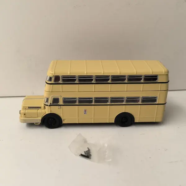 HO 1:87 Scale Saturn II Bus Collectible Model - Image 2