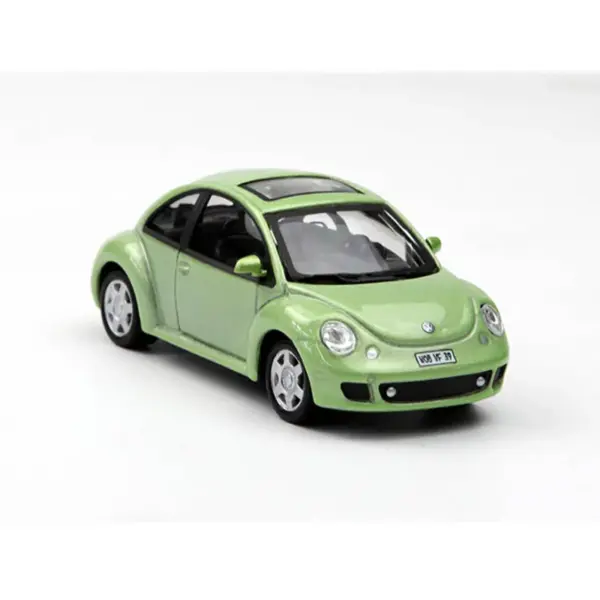 1:43 Green Beetle Classic Alloy Model Car - Image 2