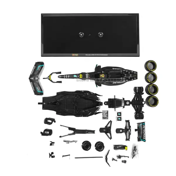 Bburago 1:24 2023 F1 Mercedes-AMG W14 Model - Image 4