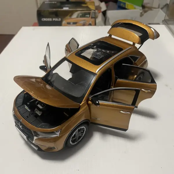 Die-cast 1:18 Changan Peugeot Citro DS7 SUV Model - Image 6