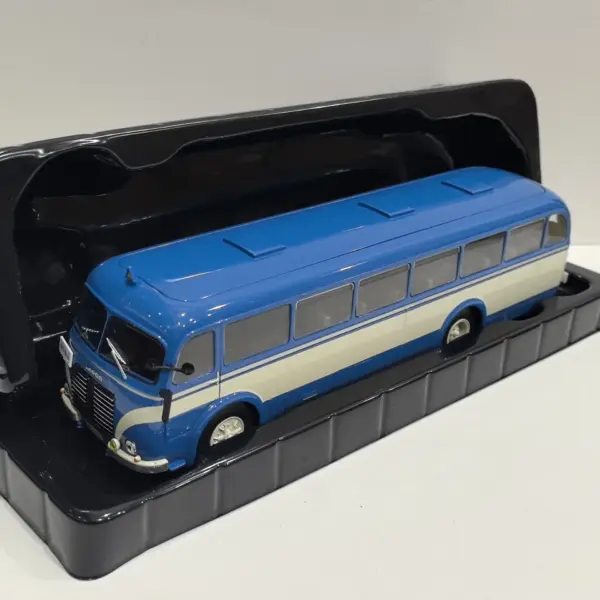 IXO 1:43 SKODA Bus 706 RO 1947 Collectible Model - Image 3