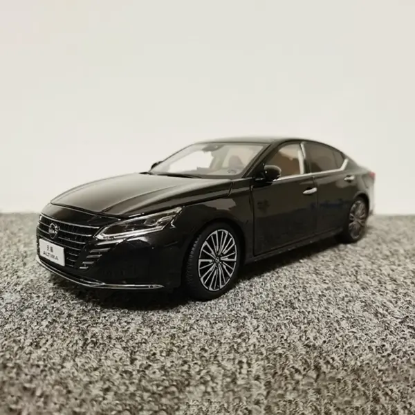 1:18 Nissan Altima 2022 Diecast Model - Image 6