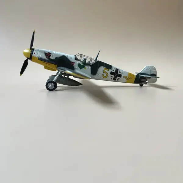 Diecast German Bf109-4 Fighter Model 1:72 Scale Collection - Image 3