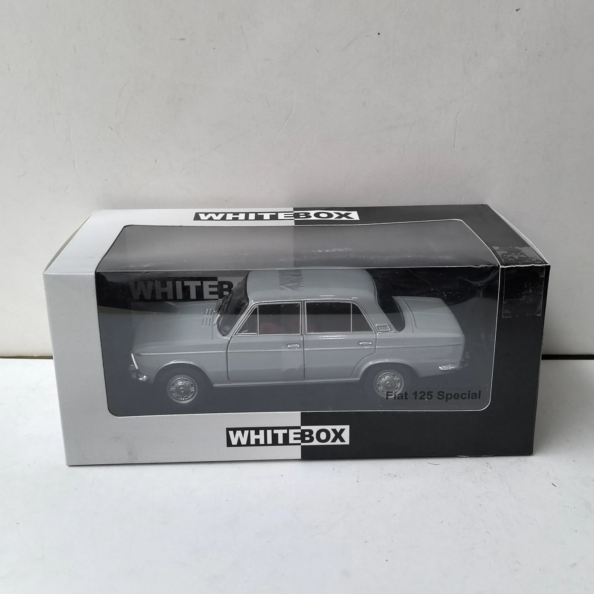 Diecast 1:24 FIAT 125 SPECIAL Car Model Collectible 6 Diecast 1:24 FIAT 125 SPECIAL Car Model Collectible - Image 6