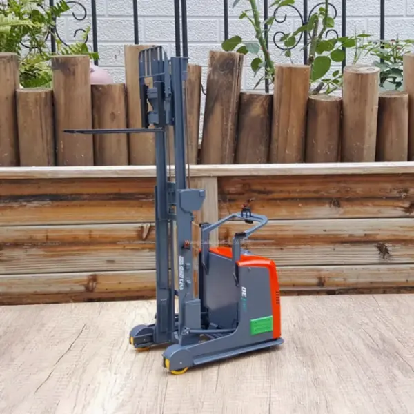 1:15 Scale HELI AGV Forklift Alloy Model for Display - Image 3