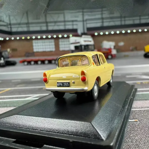 OXFORD 1:76 Flying Ford Anglia Diecast Model - Image 2