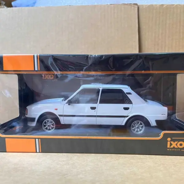 IXO 1:18 SKODA 130L Alloy Model Car Collection - Image 5