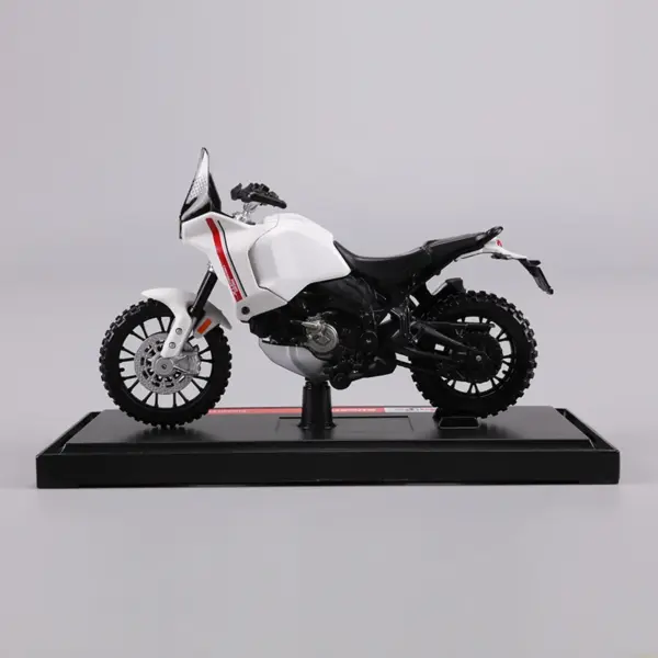 Maisto 1:18 Ducati Desert X Diecast Model - Image 4