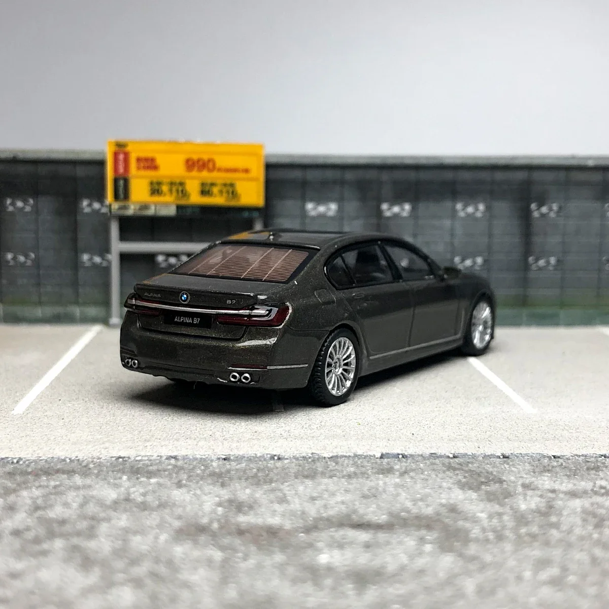 BMW 750Li B7 Alpina 1:64 Scale Alloy Model 4 BMW 750Li B7 Alpina 1:64 Scale Alloy Model - Image 4