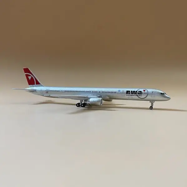 1:400 GJ 757-300 Alloy Aircraft Model Collector's Gift - Image 2