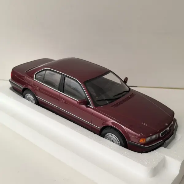 Diecast 1:18 BMW 740i Car Model Collectible - Image 4