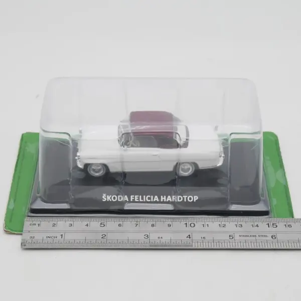 Ixo 1:43 Skoda Felicia Hardtop Diecast Car - Image 6