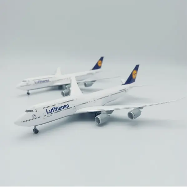 1/400 Scale Lufthansa B747-8 Model Aircraft Collection - Image 2