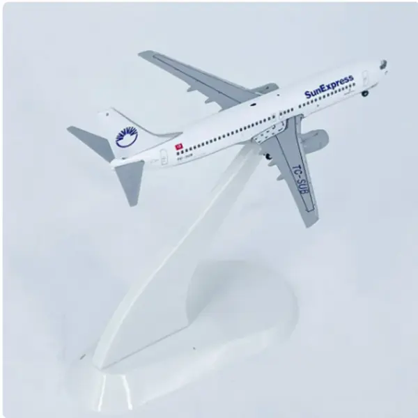 Turkish Airlines B737 Diecast Model 1/500 - Image 2