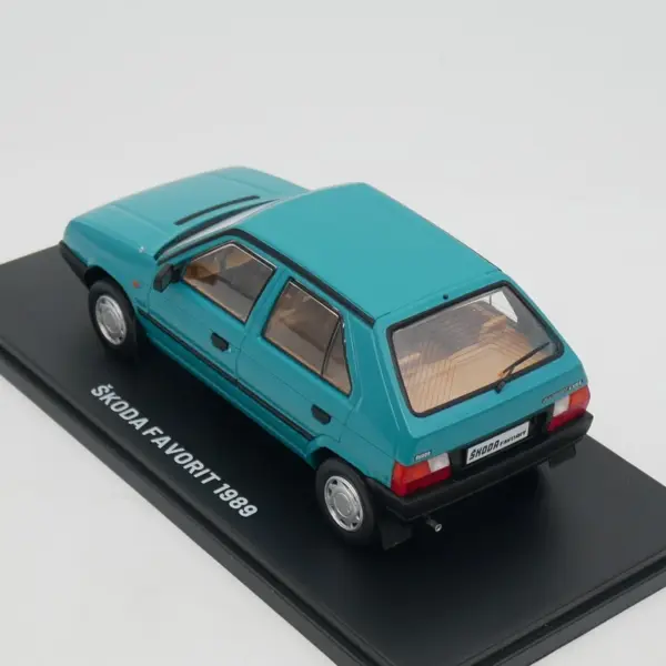 IXO 1:24 ŠKODA FAVORIT Diecast Car Model - Image 5