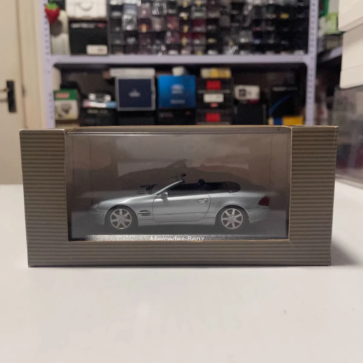 1:43 R230 2003 Convertible Diecast Car Model 5 1:43 R230 2003 Convertible Diecast Car Model - Image 5