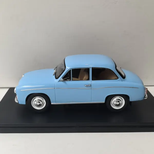 Diecast 1:24 SYRENA 105 Car Model Collectible - Image 2