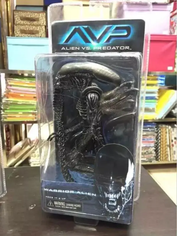 NECA Alien vs Predator Grid Warrior Xenomorph Figure - Image 5