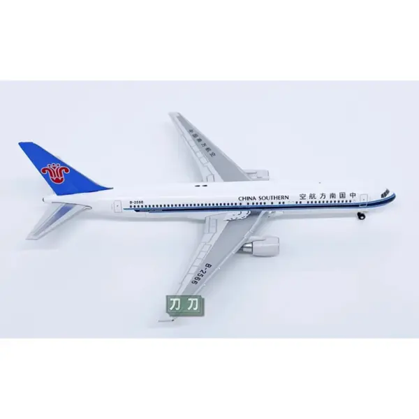 Diecast China Southern Airlines B767-300ER Model 1/400 - Image 2