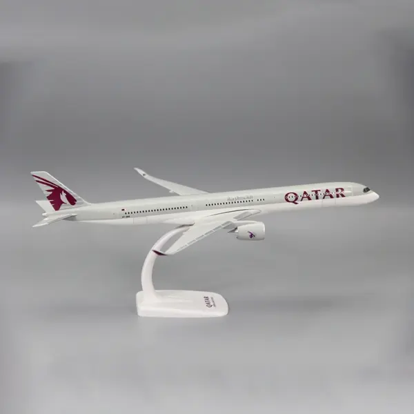 1:200 Scale Qatar A350-1000 Airplane Model - Image 3