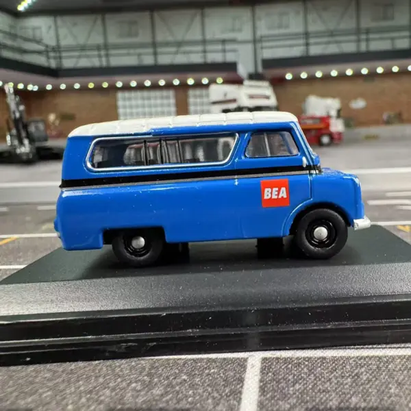 Oxford 1:76 Morris Transport Van Diecast Model - Image 4