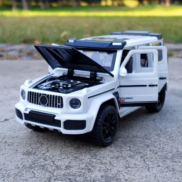 1:32 Mercedes Benz G700 Diecast Model - Image 8