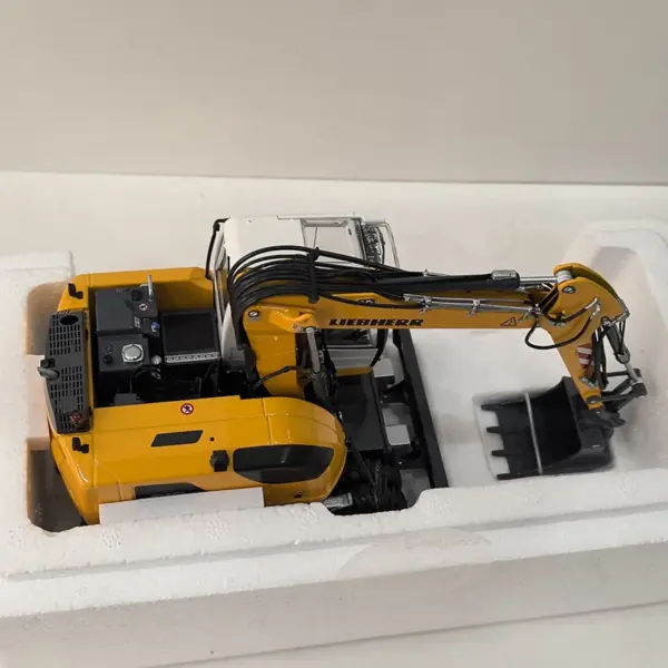 1:32 Liebherr A 916 Excavator Model Toy - Image 3