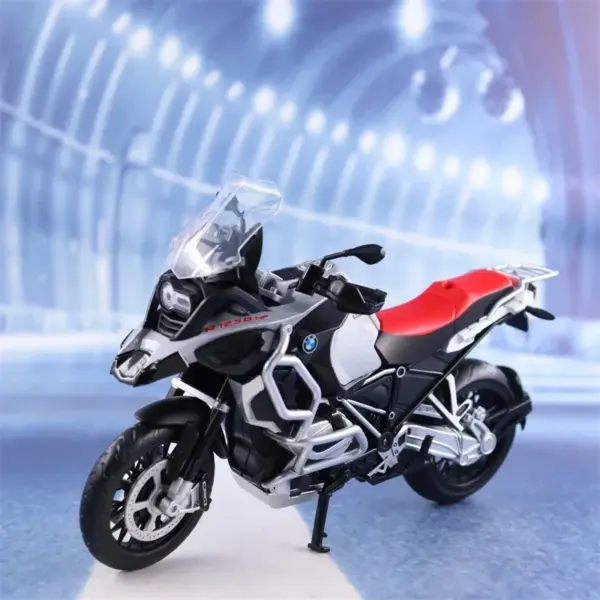 1:12 BMW R1250 GS Diecast Motorcycle Model - Image 5
