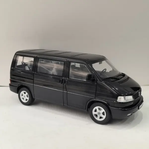 1:18 Scale T4 Bus Caravelle Wagon Diecast Model - Image 2